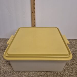 Vintage Tupperware Harvest Gold Square cake carrier Cake Taker 70s